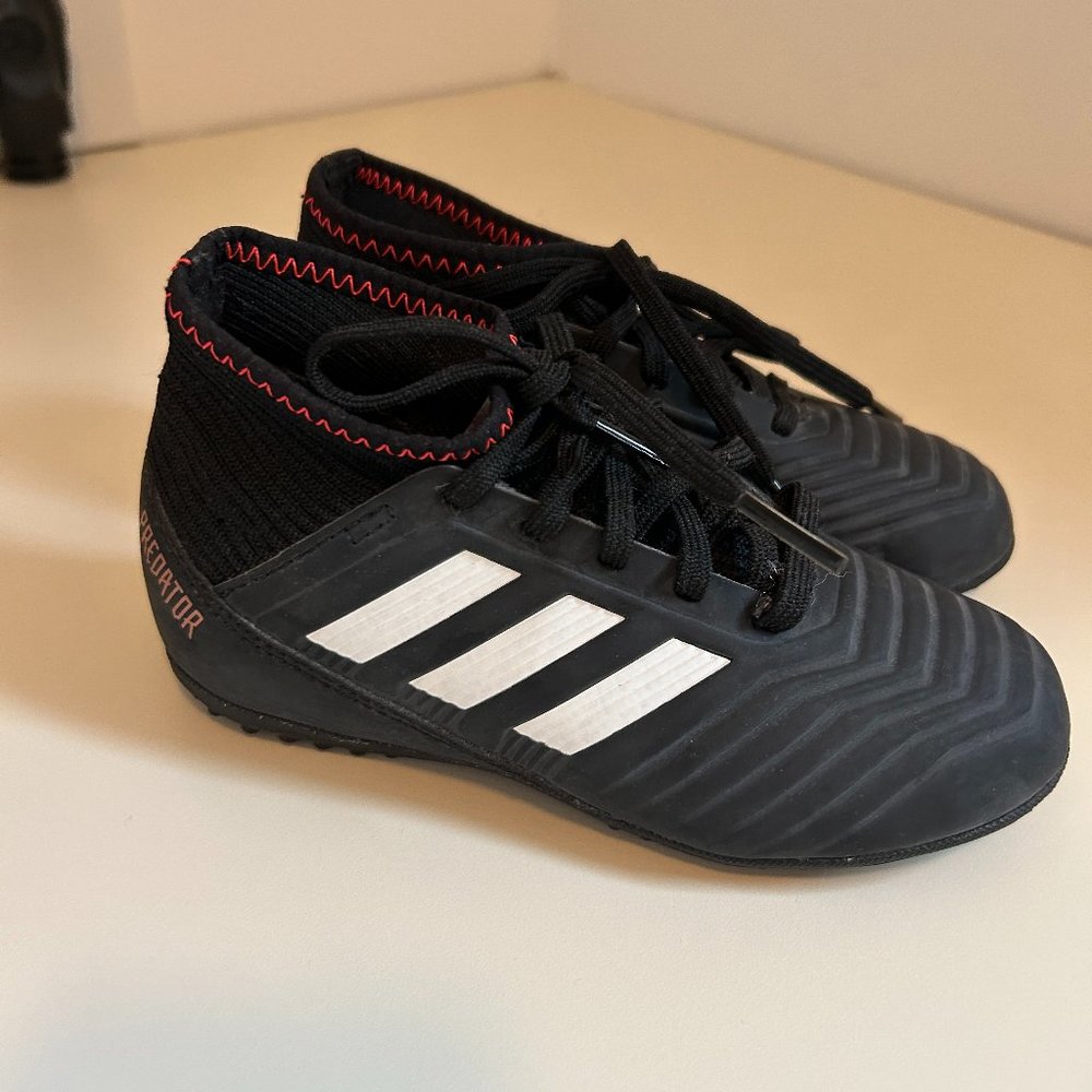 NWOT Adidas Kids Predator Soccer Turf Cleat - Size 11